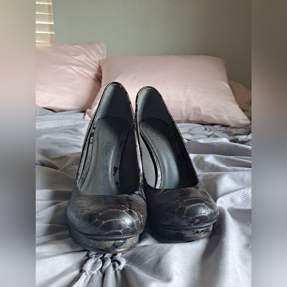 Tory Burch Leather Snakeprint Heels Size 5.5 - Picture 2 of 10